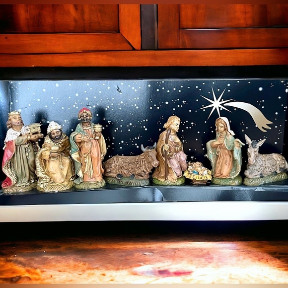 Euromarchi 8 Piece Holy Nativity Set 4” Christmas Figures Hand Crafted in Italy - Picture 1 of 16